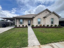 2708 Volpe Dr in Chalmette, LA - Building Photo