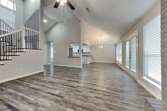 12014 Paddock Way in Houston, TX - Building Photo - Building Photo