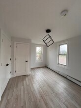 70 Bevan St, Unit 11 in Jersey City, NJ - Building Photo - Building Photo