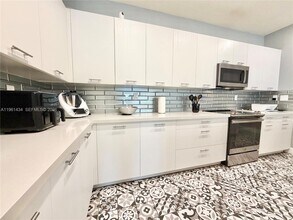 4861 NW 83rd Path in Doral, FL - Building Photo - Building Photo