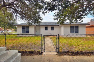 2202 Saxony Dr in Corpus Christi, TX - Building Photo - Building Photo