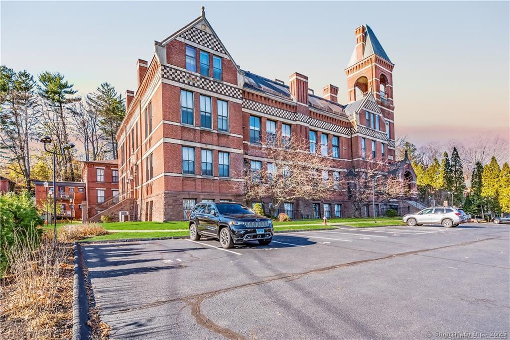 27 Hillside Pl in New Britain, CT - Building Photo