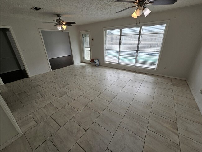 5526 Whispering Creek Way in Houston, TX - Building Photo - Building Photo