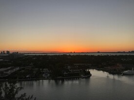5001 Collins Ave, Unit 15a in Miami Beach, FL - Building Photo