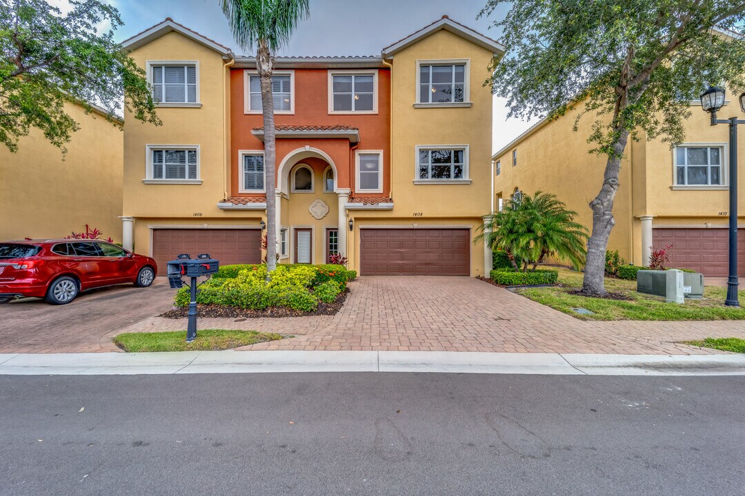 1408 3rd St Cir E in Palmetto, FL - Building Photo