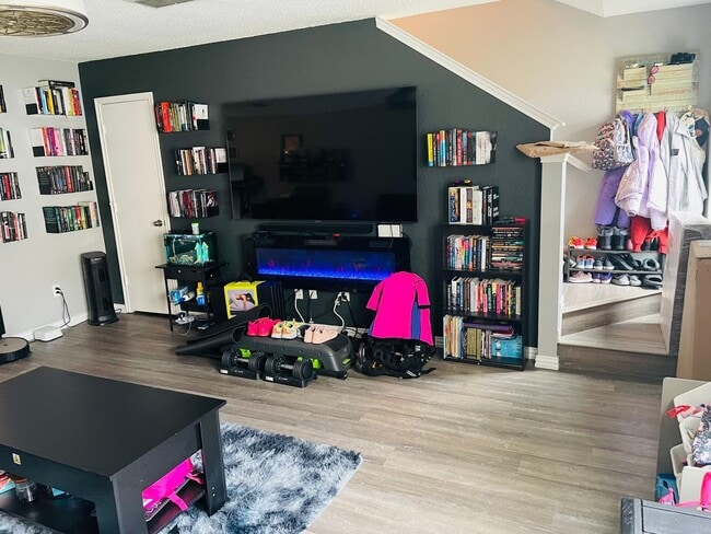 5624 Giddyup Ln in Fort Worth, TX - Foto de edificio - Building Photo