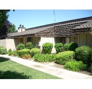 Peachwood Village in Fresno, CA - Foto de edificio