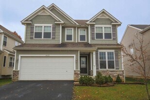 8475 Haleigh Woods Dr in Columbus, OH - Building Photo