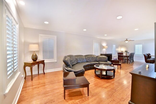 property at 2625 Peckham St
