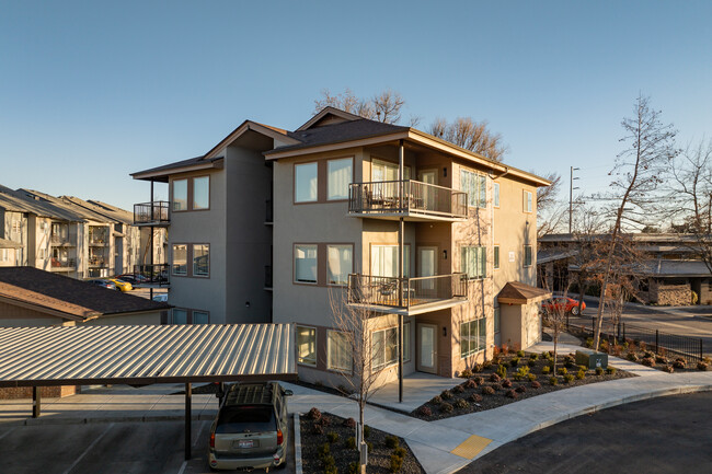 Four Points Retreat in Boise, ID - Foto de edificio - Building Photo