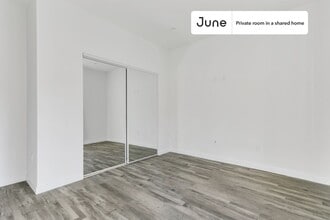 Private bedroom in 5 bed/7 bath Home in Los Angeles, CA - Building Photo - Building Photo