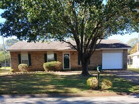 188 Meadowick Dr in Jacksonville, AR - Building Photo