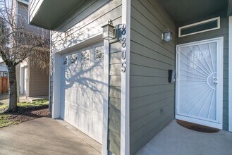 8805 N Burrage Ave in Portland, OR - Building Photo - Building Photo