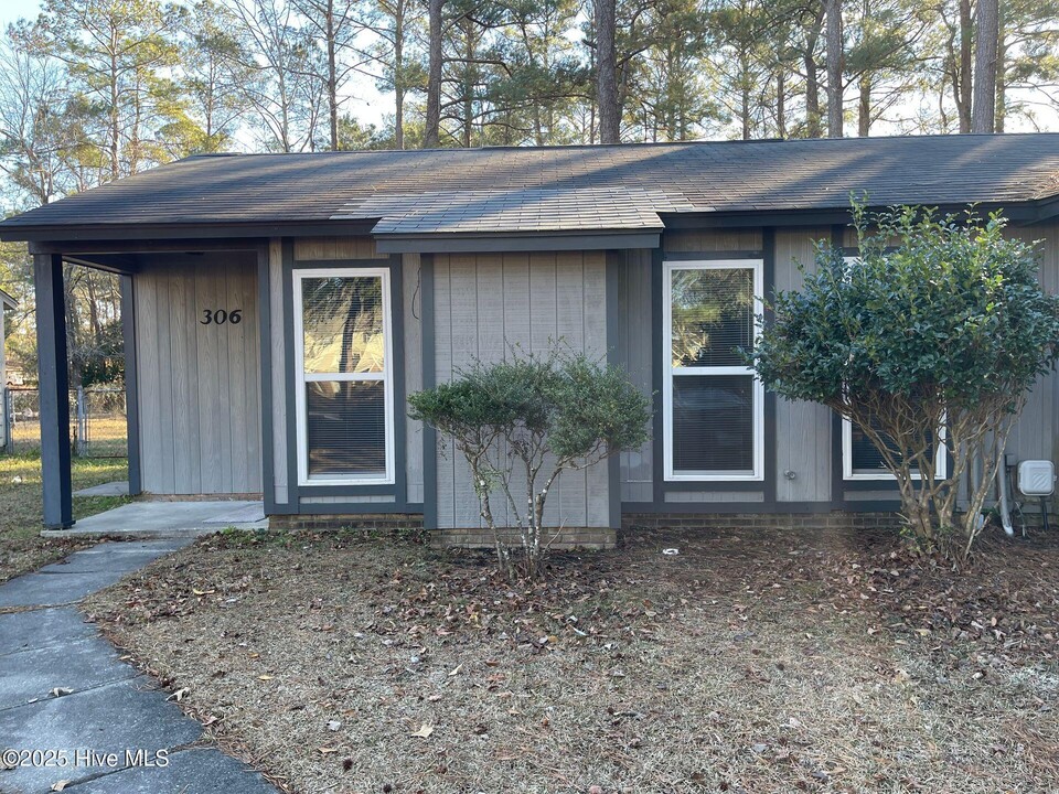 306 Pine Valley Rd in Jacksonville, NC - Building Photo