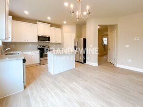 1116 E Shoreview Rd in Mcdonough, GA - Foto de edificio - Building Photo