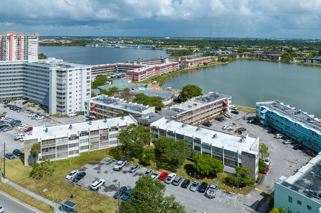 Fourth Moorings Condominiums in Miami, FL - Building Photo - Building Photo