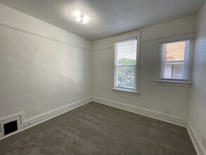 2523 N Murray Ave in Milwaukee, WI - Building Photo - Building Photo