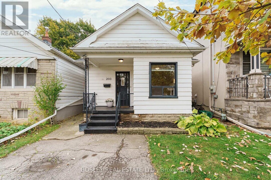 203 Virginia Ave in Toronto, ON - Building Photo