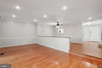 10228 Roberts Common Ln in Burke, VA - Building Photo - Building Photo