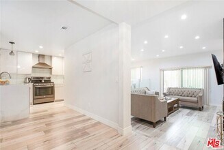 323 N Jackson St in Glendale, CA - Building Photo - Building Photo