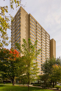 Mills Park Tower in Oak Park, IL - Building Photo - Building Photo