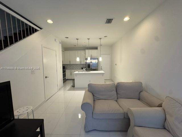 2641 NE 212th Terrace in Miami, FL - Building Photo - Building Photo