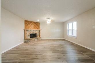 933 Lemontree Dr in Arlington, TX - Building Photo - Building Photo