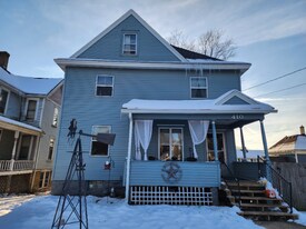 410 S Parker Dr in Janesville, WI - Building Photo