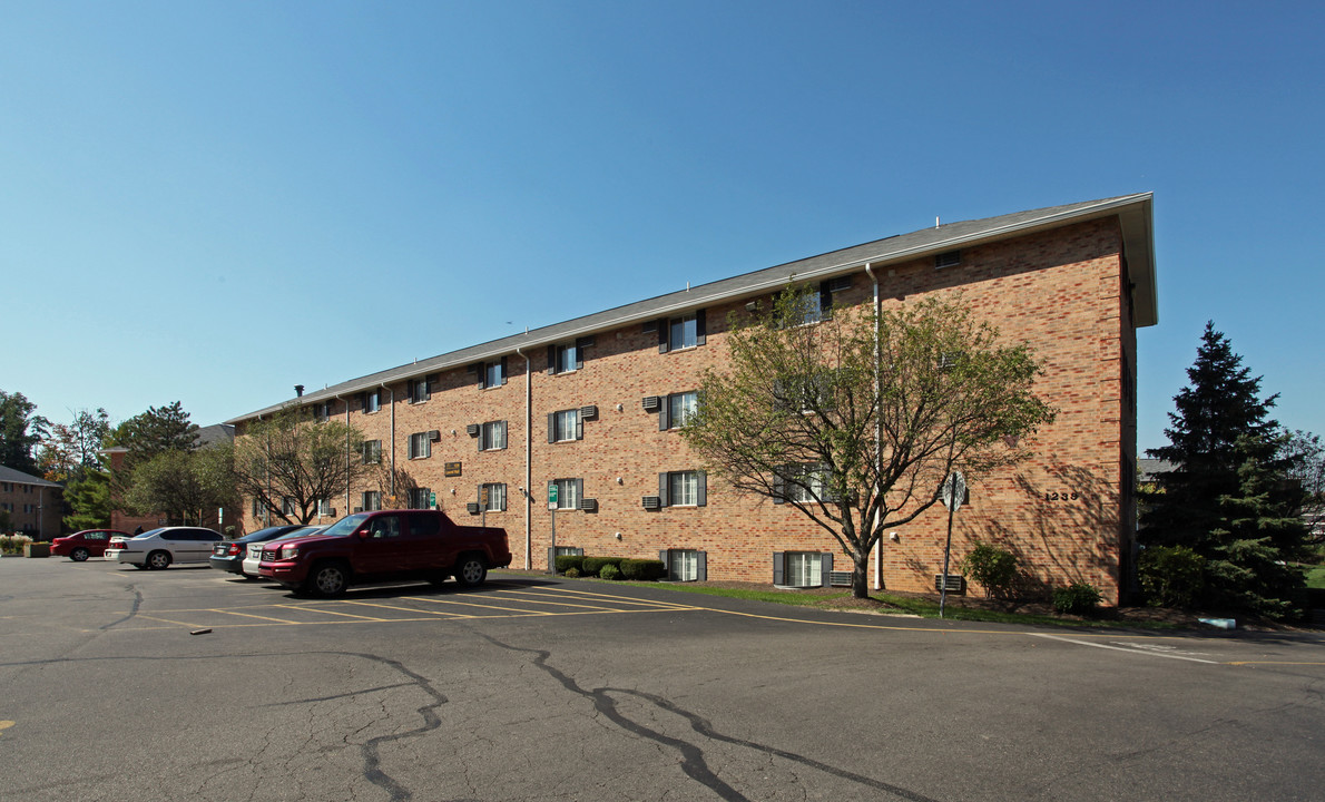 Woods Halls in Fairborn, OH - Building Photo