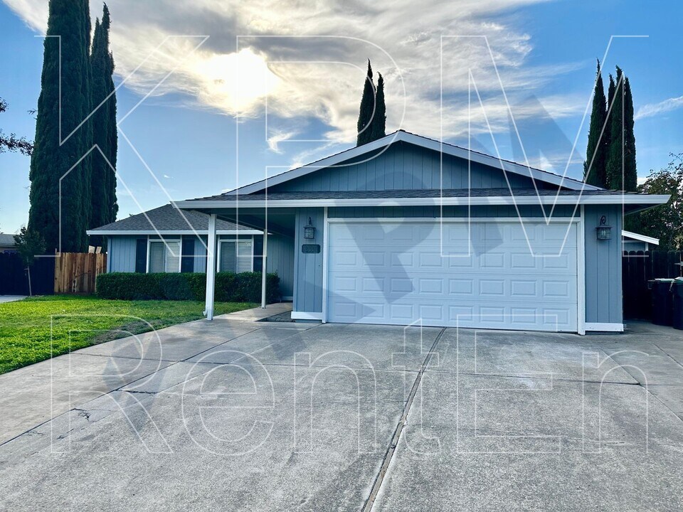 2331 Shropshire Ct in Stockton, CA - Building Photo
