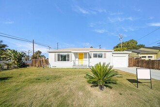 602 Sunset Dr in Oceanside, CA - Building Photo - Building Photo