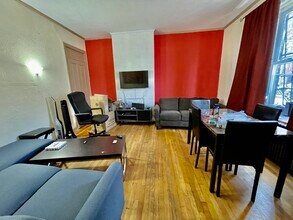 688 Parker St, Unit 2 in Boston, MA - Foto de edificio - Building Photo