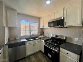 3327 Erva St in Las Vegas, NV - Building Photo - Building Photo