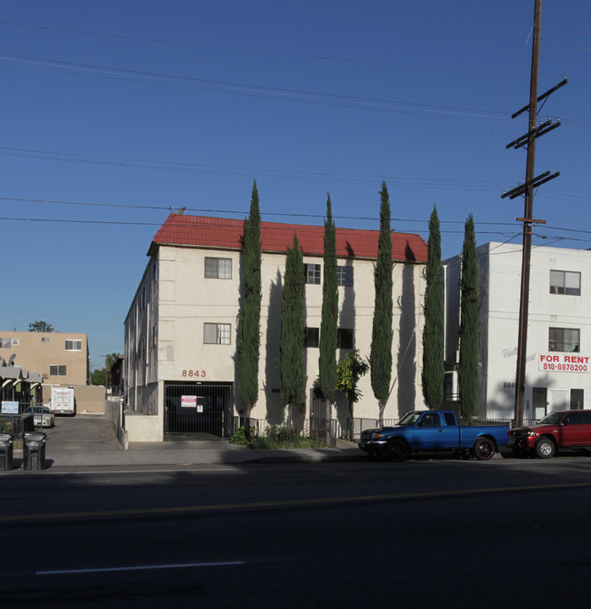 8843 Van Nuys Blvd in Panorama City, CA - Foto de edificio - Building Photo