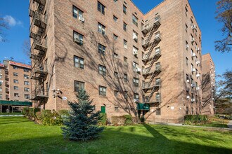 87-56 Francis Lewis Blvd in Queens Village, NY - Building Photo - Building Photo