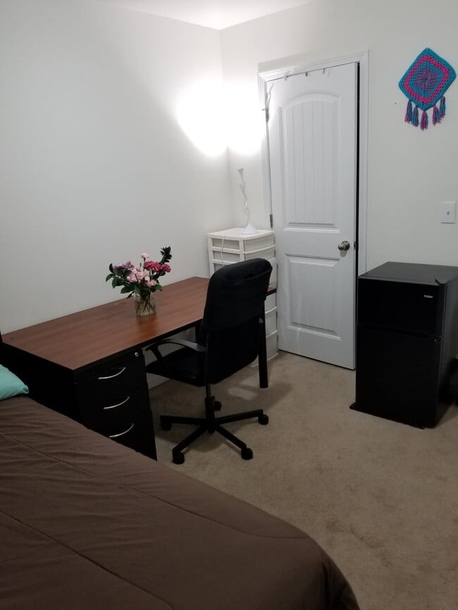 748 Maypearl Ln in Raleigh, NC - Foto de edificio - Building Photo