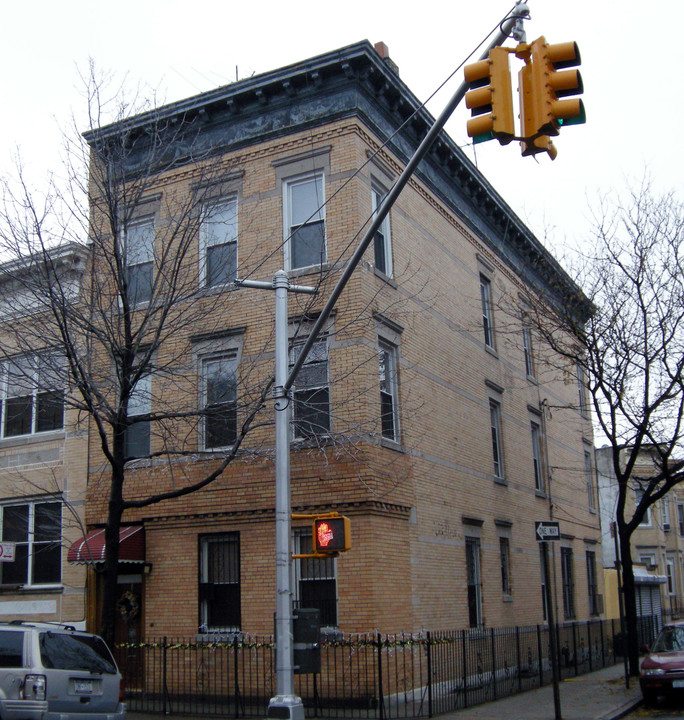 73-02 Forest Ave in Flushing, NY - Building Photo