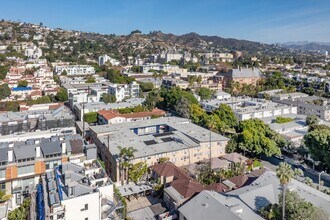 1253 Havenhurst Drive in West Hollywood, CA - Foto de edificio - Building Photo
