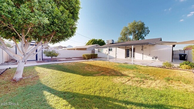 830 E Orchid Ln in Phoenix, AZ - Building Photo - Building Photo