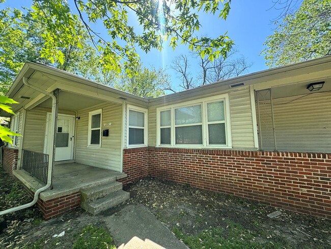 1332 S 74th E Ave in Tulsa, OK - Foto de edificio - Building Photo