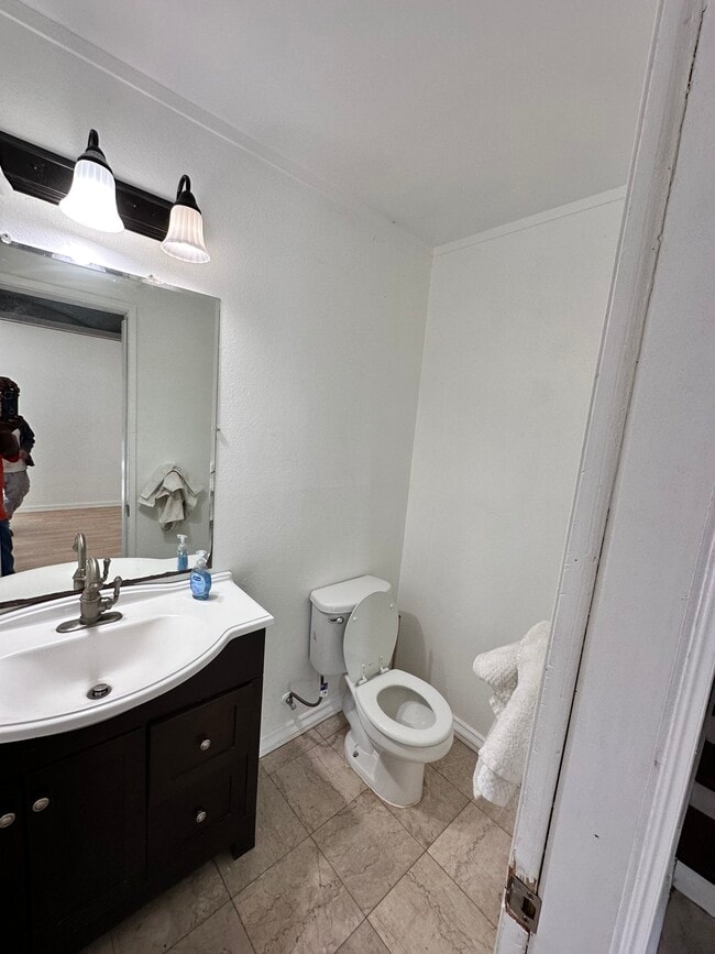 property at 2415 Mercedes Ave