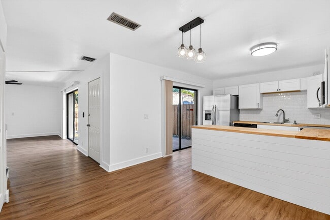 property at 198 Lake Arbor Dr