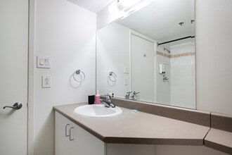 1206 Rue Sanguinet, Unit SI ID1261766P in Montréal, QC - Building Photo - Building Photo