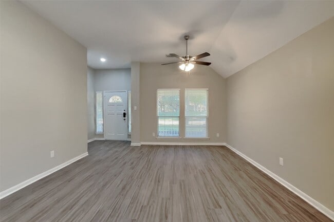 1266 Deerbrook Dr in Sugar Land, TX - Foto de edificio - Building Photo