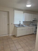 2237 Emerald Castle Dr in Decatur, GA - Foto de edificio - Building Photo