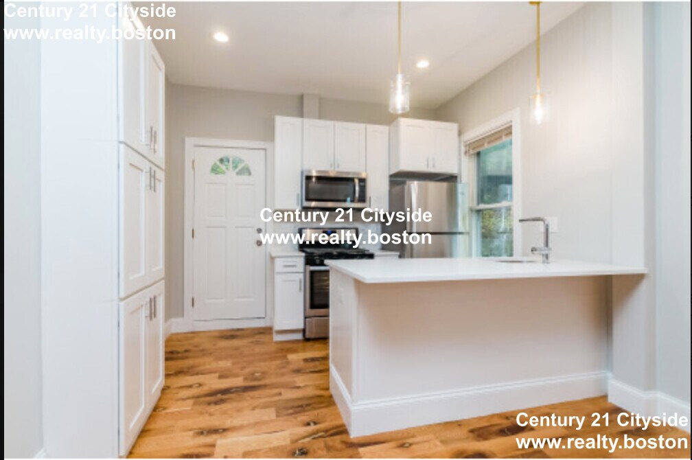 244 Leyden St in Boston, MA - Building Photo