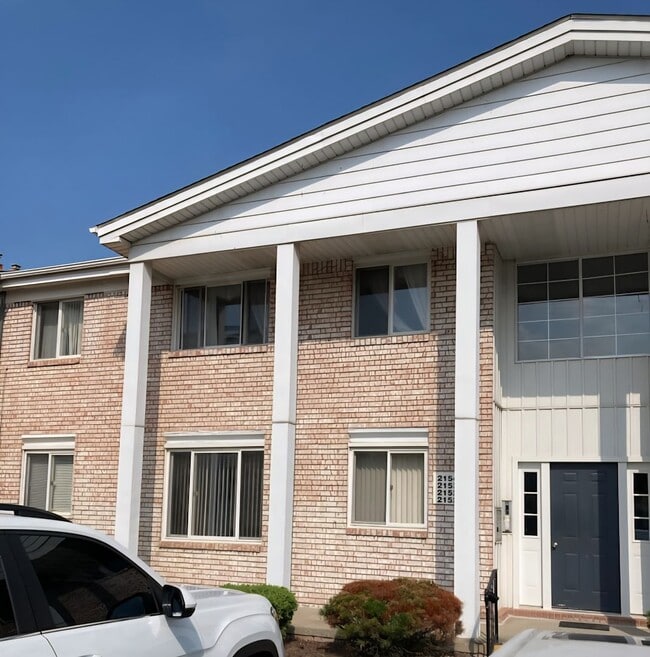 21524 St Gertrude St in St. Clair Shores, MI - Building Photo - Building Photo