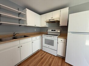 22 Hadley Rd in Sunderland, MA - Building Photo - Building Photo