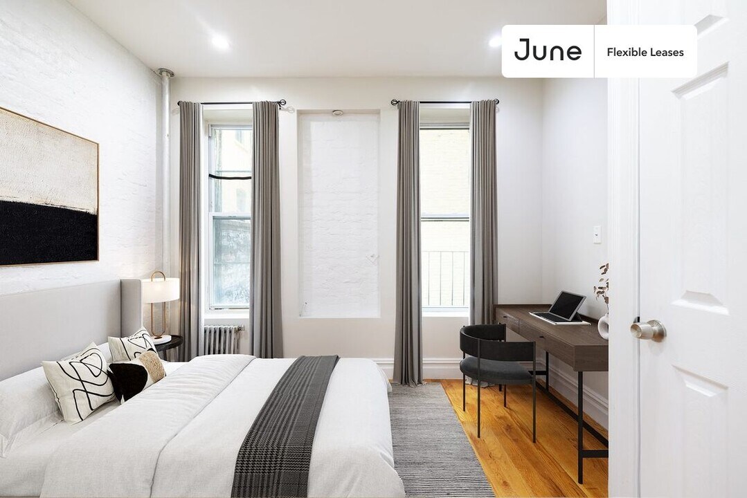 826 9th Ave in New York, NY - Building Photo