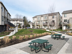 Meadows at June Road in Bellingham, WA - Foto de edificio - Building Photo